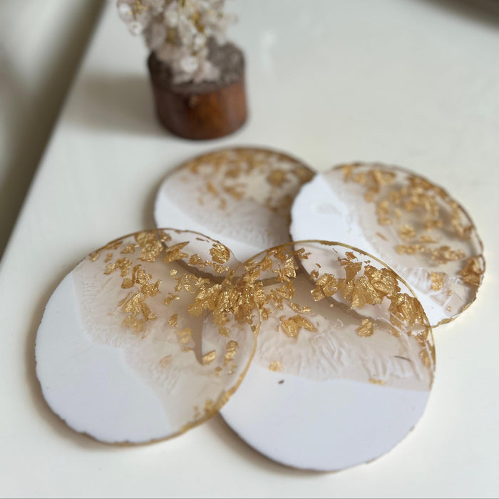 Coaster set with white gold color