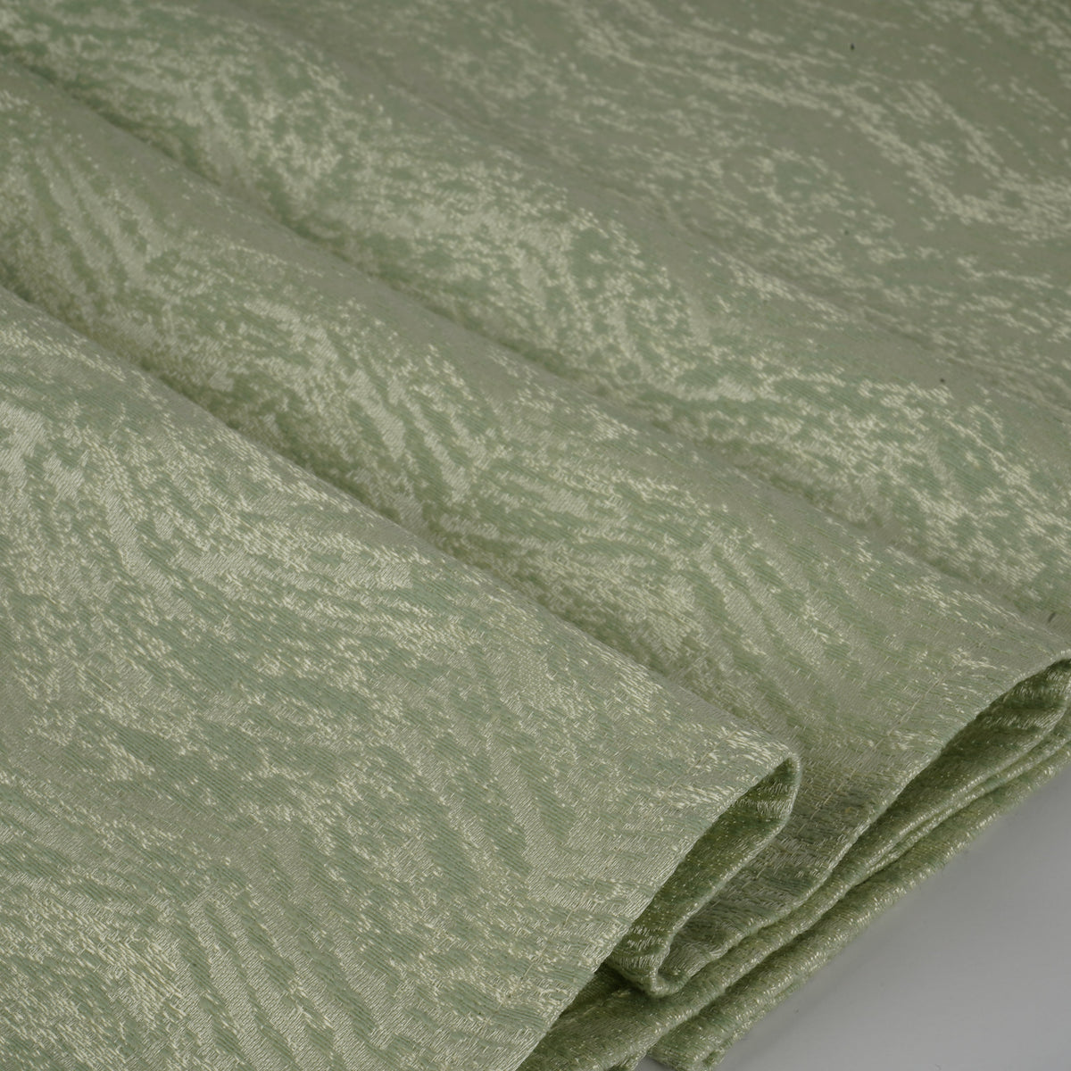 Pista Green Spring Dew Table Runner
