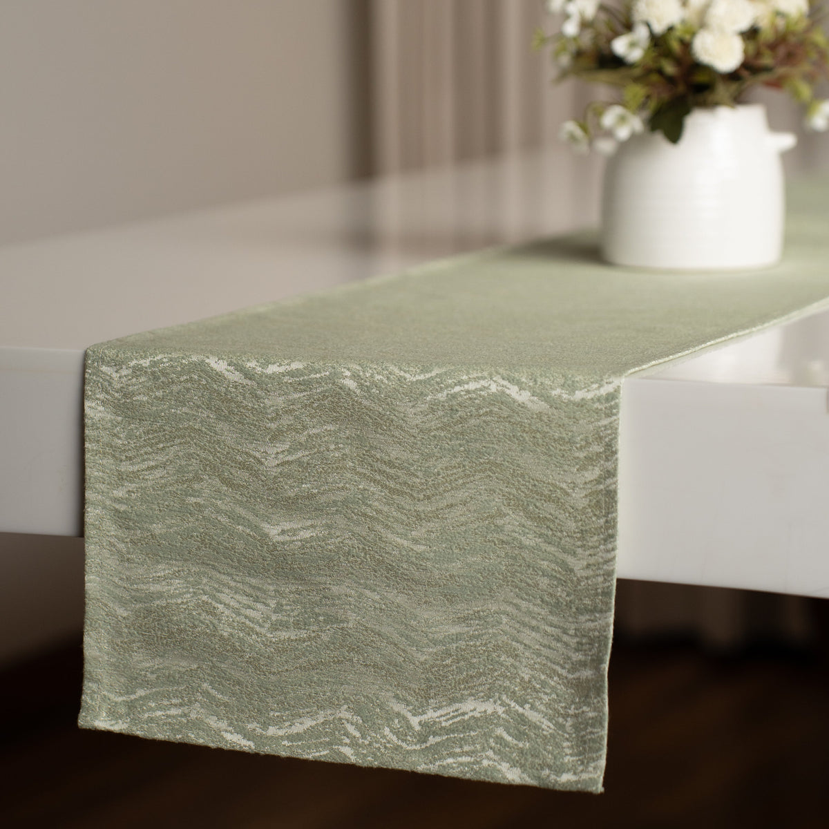 Pista Green Spring Dew Table Runner