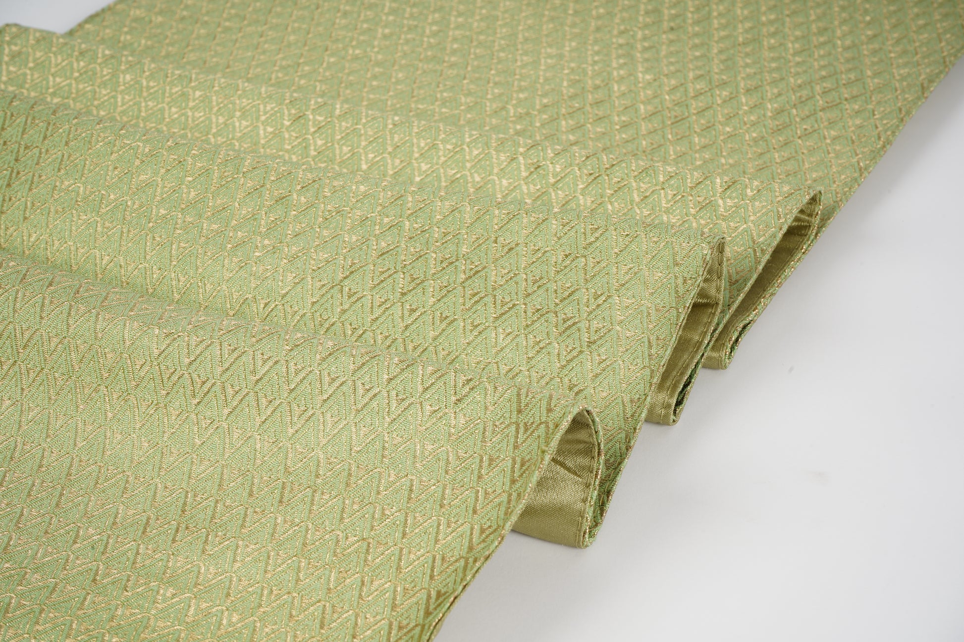 Dining table runner