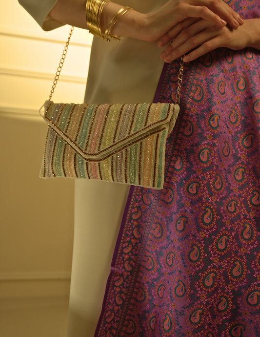 MULTICOLOR GLASS 
BEADS CLUTCH